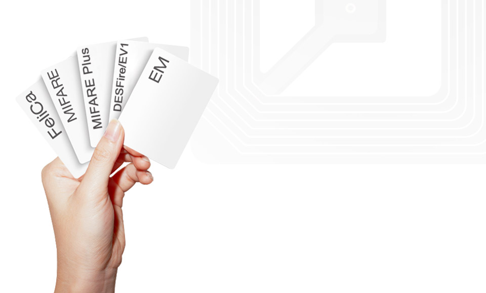 XPass D2 работает с RFID-картами различных частот